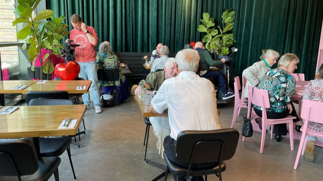 Jan en Frances tijdens hun speeddate