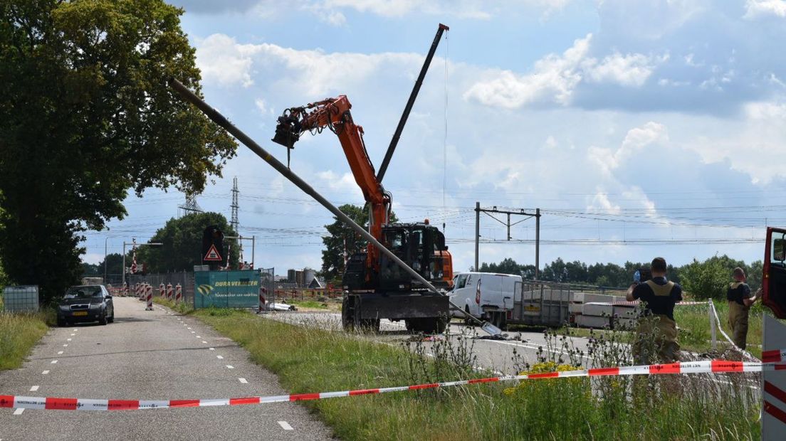 Man komt te dicht bij hoogspanningskabel in Zwolle: traumaheli opgeroepen