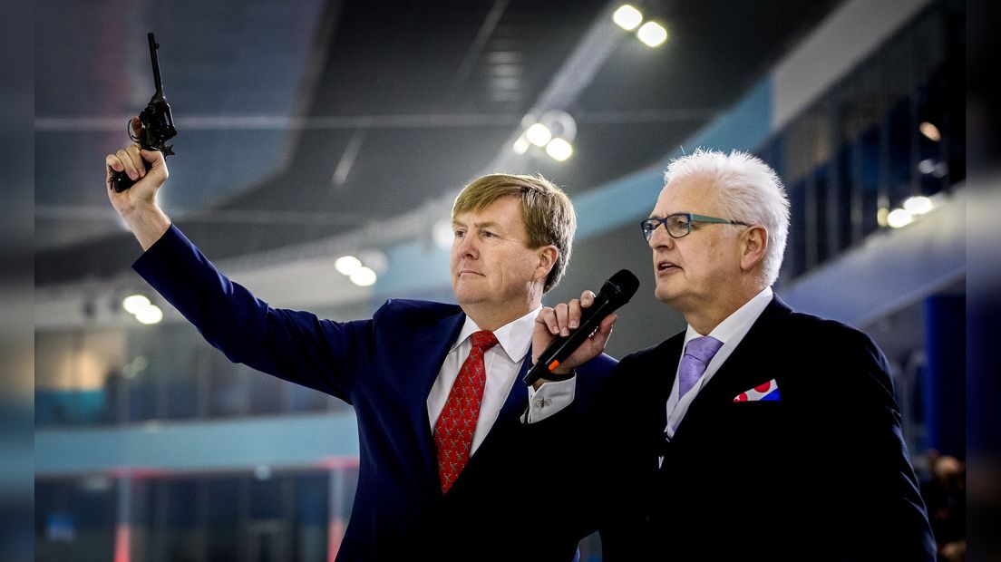 Kening Willem-Alexander lost it startskot by de offisjele iepening fan Thialf