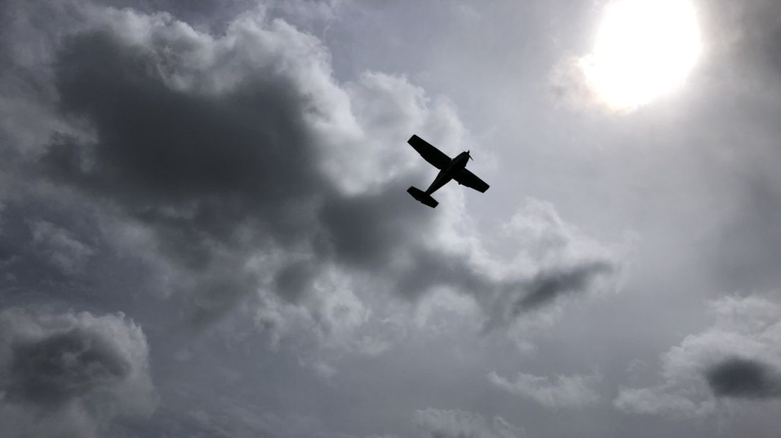 Een lucht vol vliegtuigen in Arnemuiden