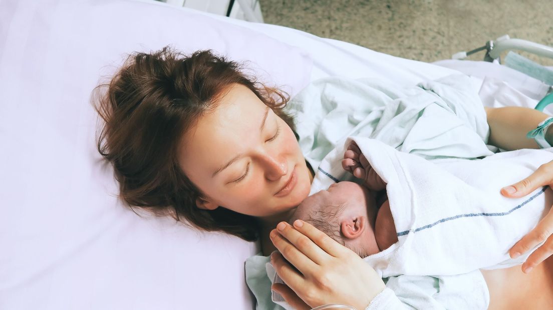 tevredenheid reinigen delicaat Druk op geboortezorg leidt tot meer zorgen en stress bij zwangere vrouwen -  RTV Oost