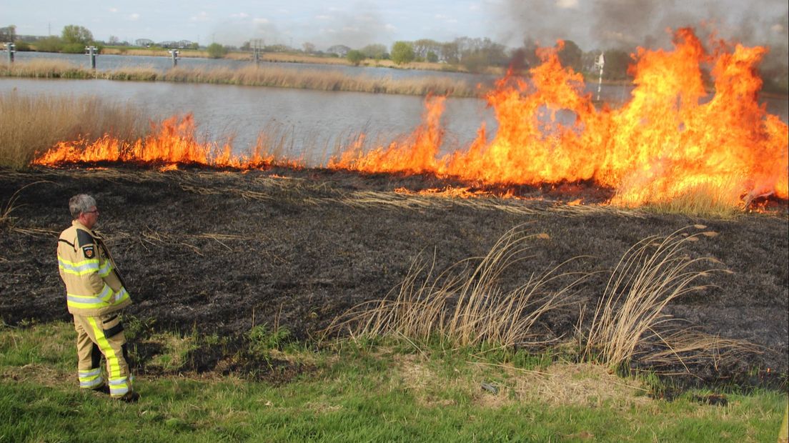 Brand langs IJssel bij Kampen