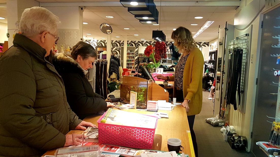 Veel klanten die nog langs komen om de laatste dingen te kopen (Rechten: Jasmijn Wijnbergen/RTV Drenthe)
