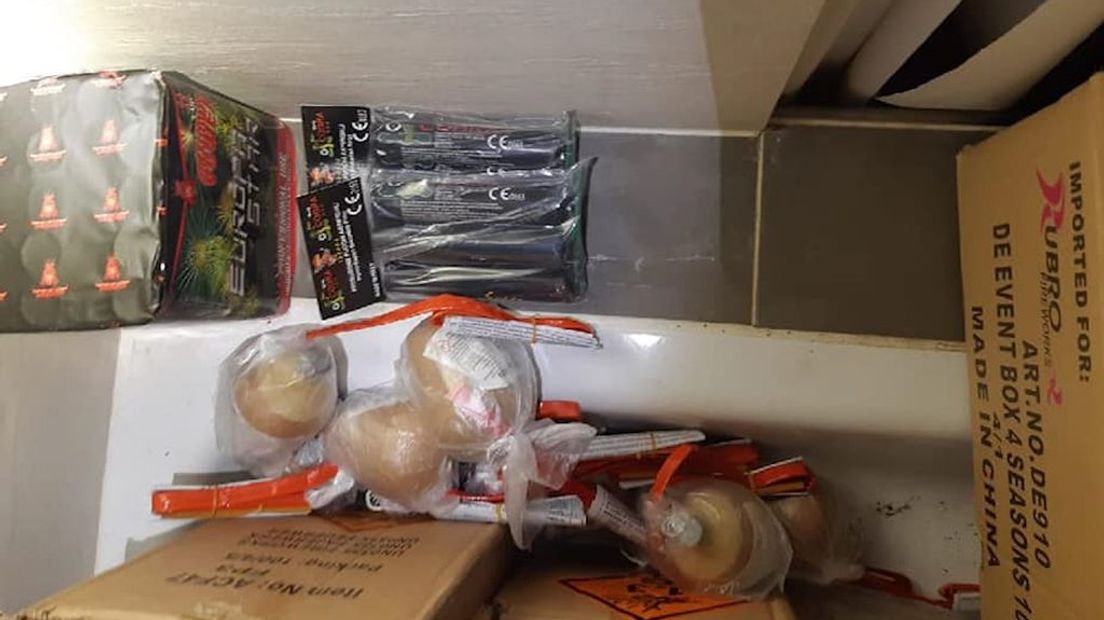 Het vuurwerk werd gevonden in de schuur.