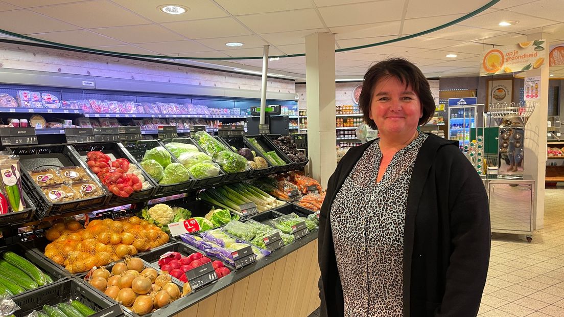 Supermarkteigenaar Helga Bergstra van de SPAR in Zoutkamp