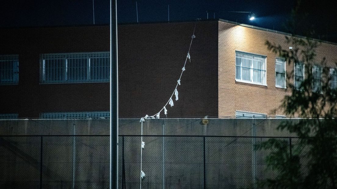 'Hij heeft de tralies doorgezaagd': directeur beantwoordt vragen over ontsnappingspoging gevangenis 