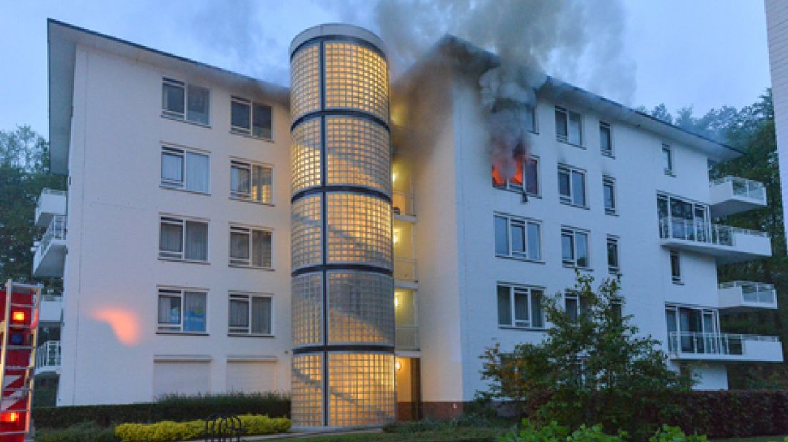 Bewoners van een appartementencomplex aan de Vorstenhof in Apeldoorn moesten zaterdagmorgen hun huis uit.