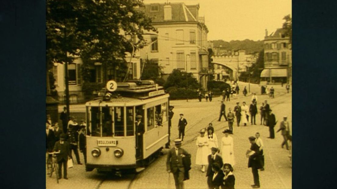 Tramlijn 2 op het Willemsplein (1919)