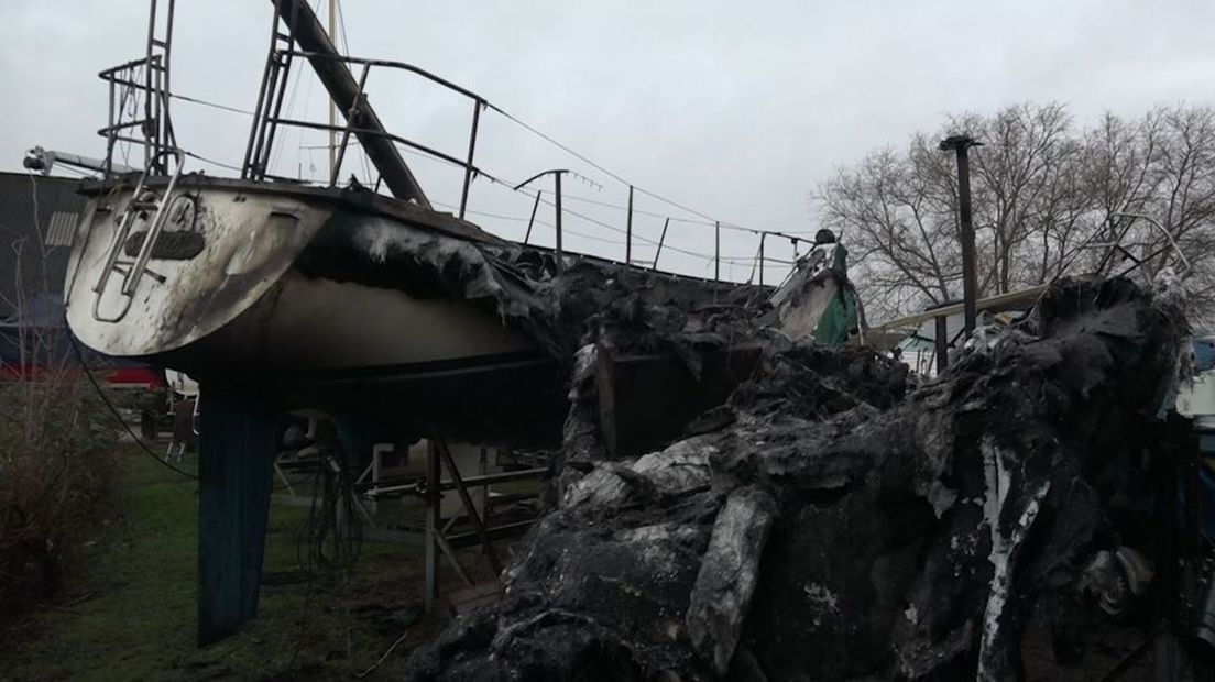 Vier boten zijn verloren gegaan bij de brand.