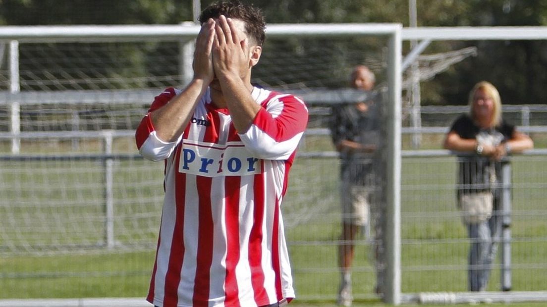 Khalid El Hattach van VC Vlissingen baalt van nederlaag