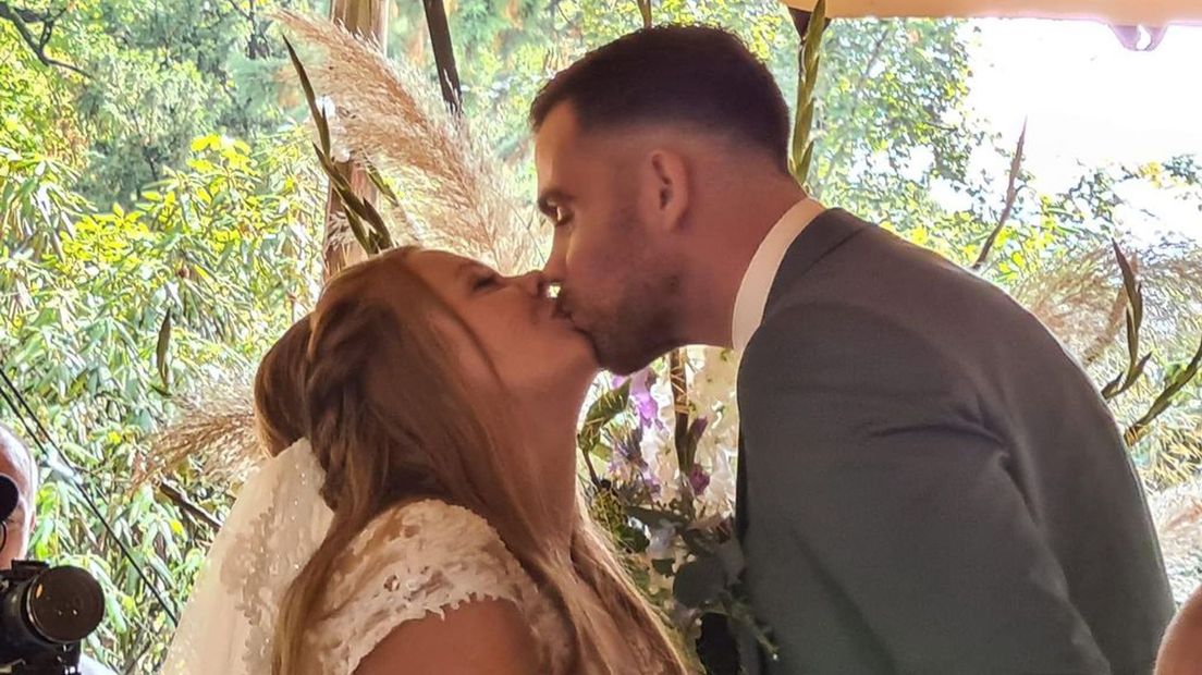 Nadine en Bram op het huwelijksfeest, een kleine twee weken geleden.