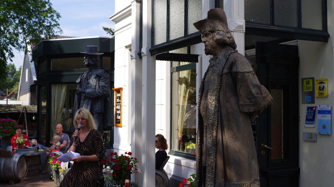 Standbeelden In Bossen Bij Oldeberkoop Ook Plek Voor Stoute Beelden