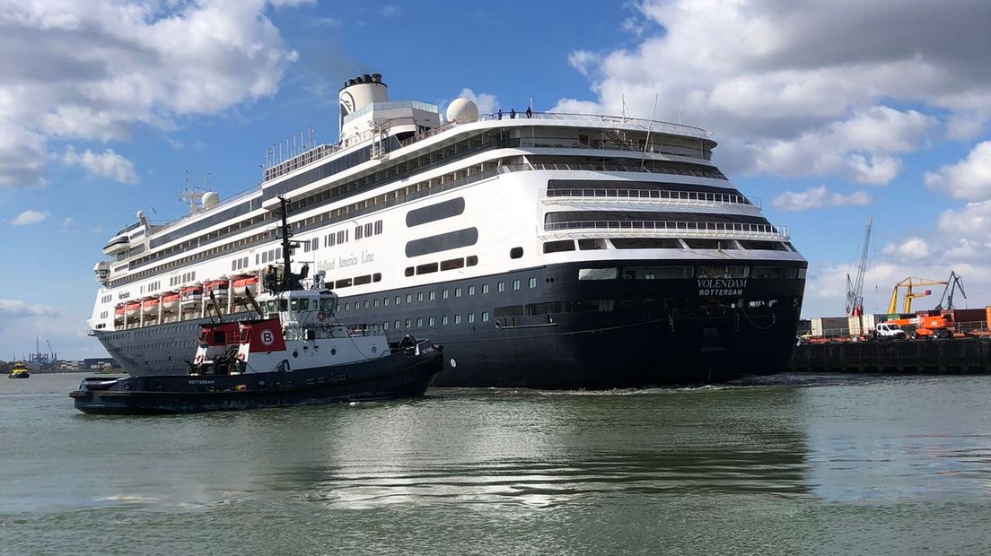 Cruise ship Holland America Line with 1400 captured Ukrainians arrives in Rotterdam