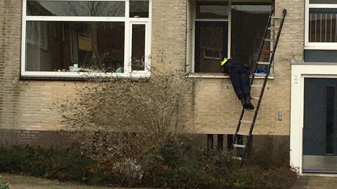 Agenten zoeken naar rode trui die verdachte moordzaak Chantal de Vries droeg