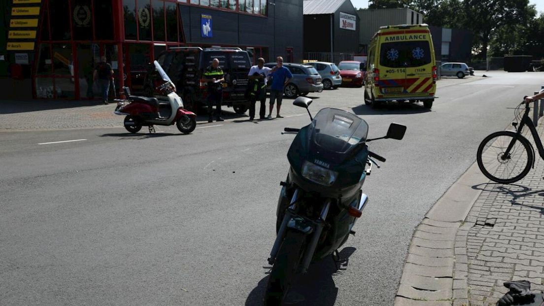 Scooterrijder gewond bij botsing met motor in Losser