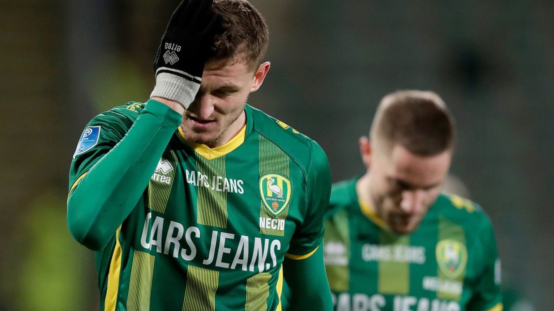 Tomas Necid, spits van ADO Den Haag, start op de bank.