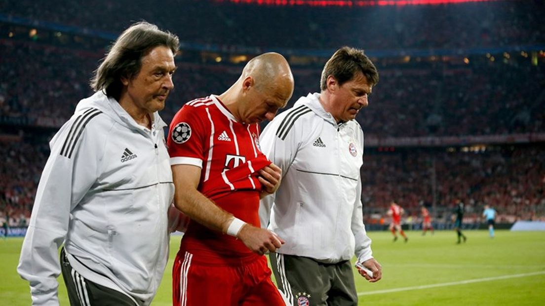 Arjen Robben viel in het heenduel tegen Real Madrid al vroegtijdig uit met een spierblessure.
