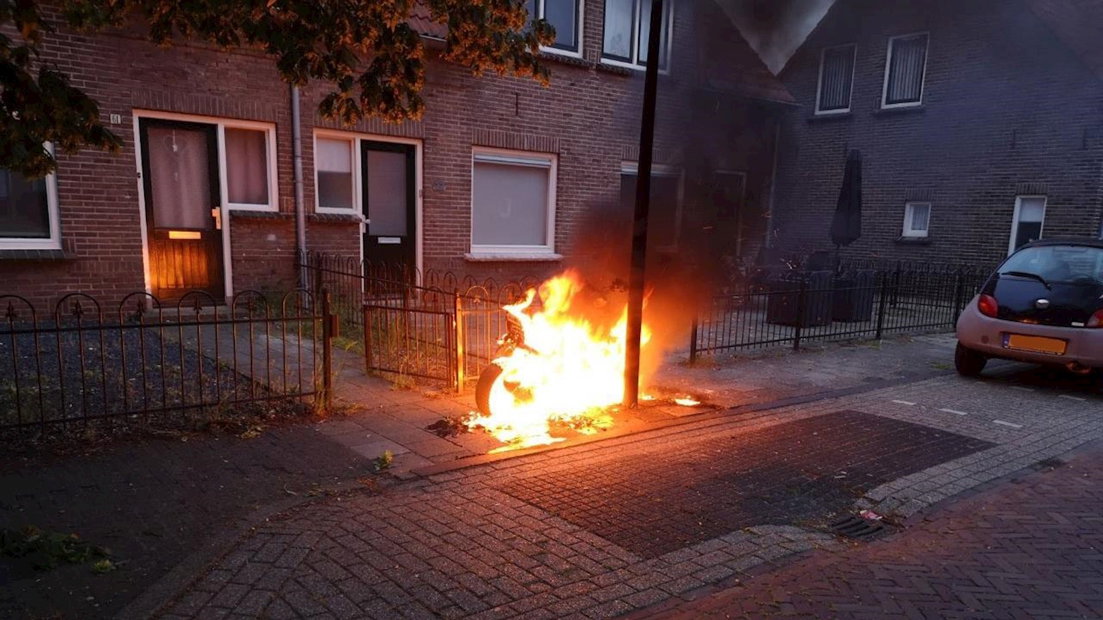 Scooter uitgebrand in Almelo