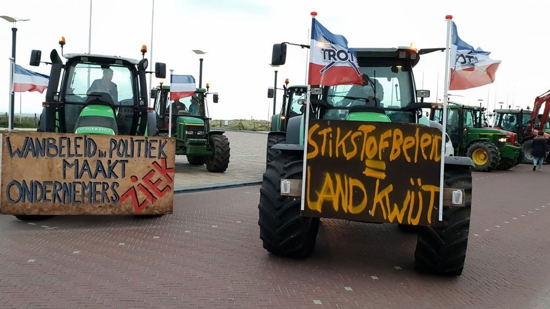 Tractors op de boulevard van Noordwijk