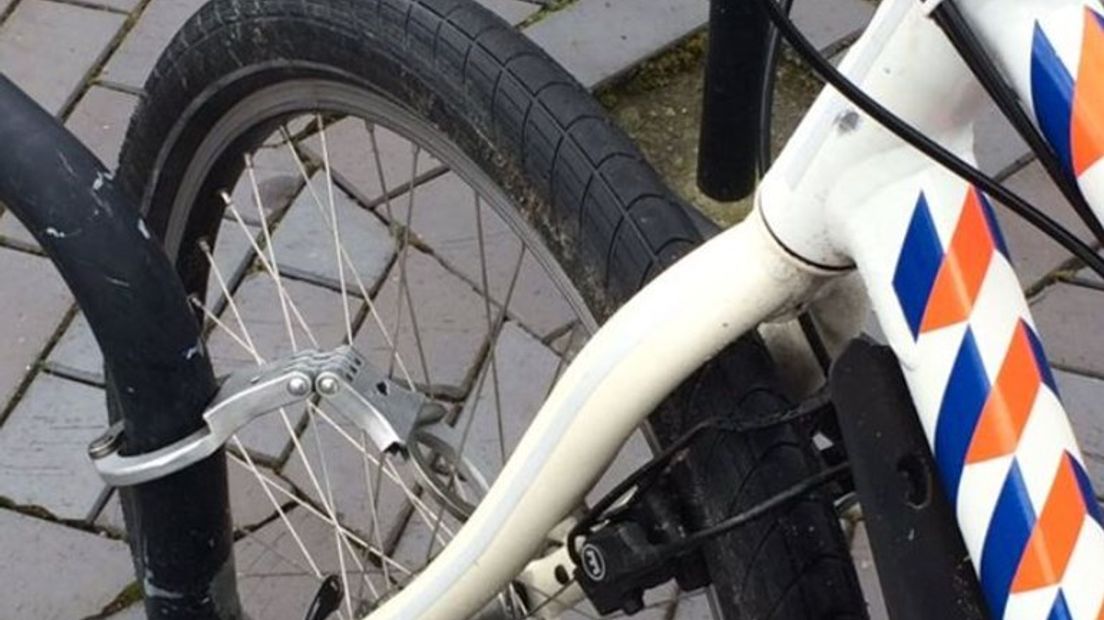 Wijakgent Alex Braakenburg (Harderwijk) weet een trucje tegen fietsendiefstal