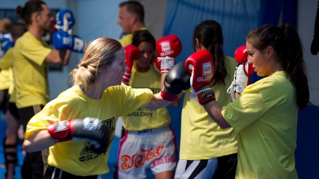 Vechtsporttrainingen op deze afstand, zoals voor de coronacrisis, mogen voorlopig niet. Toch zijn trainingen op afstand mogelijk, zeggen vechtschoolhouders (Rechten: ANP)