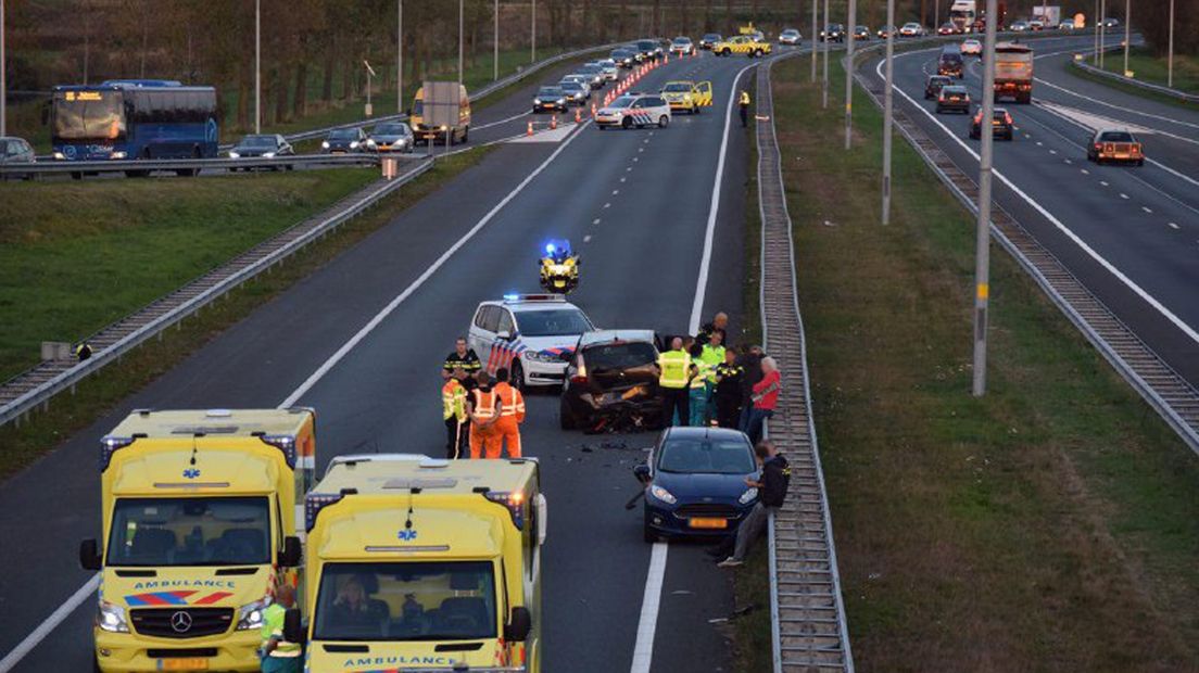 Door het ongeval bij afslag Westpoort wordt het verkeer omgeleid op de A7.