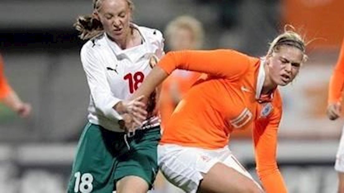 Aanvoerder Anouk Dekker ook in Oranje