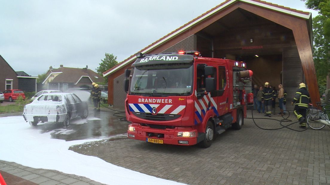 Brandweerpost Baarland blijft open dankzij nieuwe tankautospuit