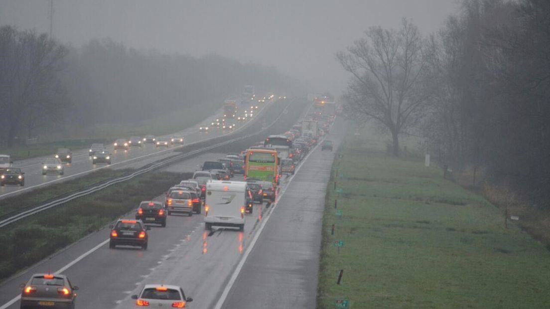 File op A1 aanrijding tussen drie auto's