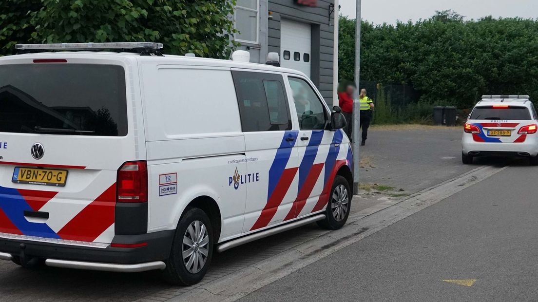 De politie doet onderzoek bij het pand