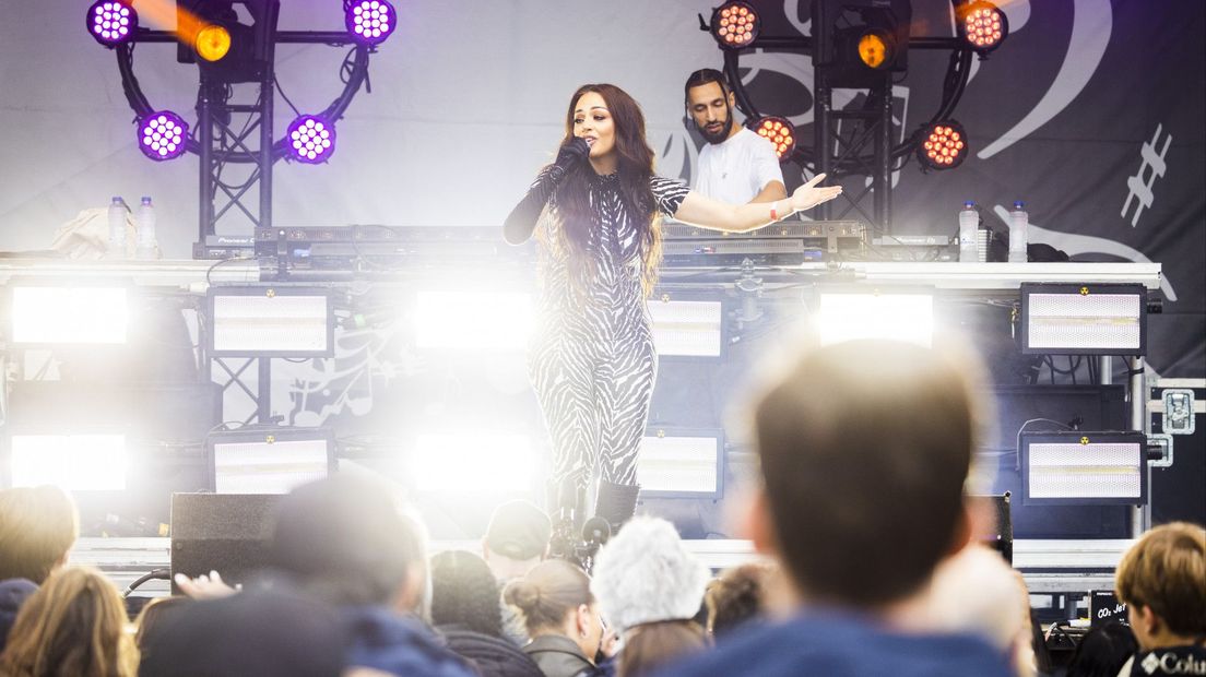 Madina beet het spits af op het bevrijdingsfestival in Den Haag