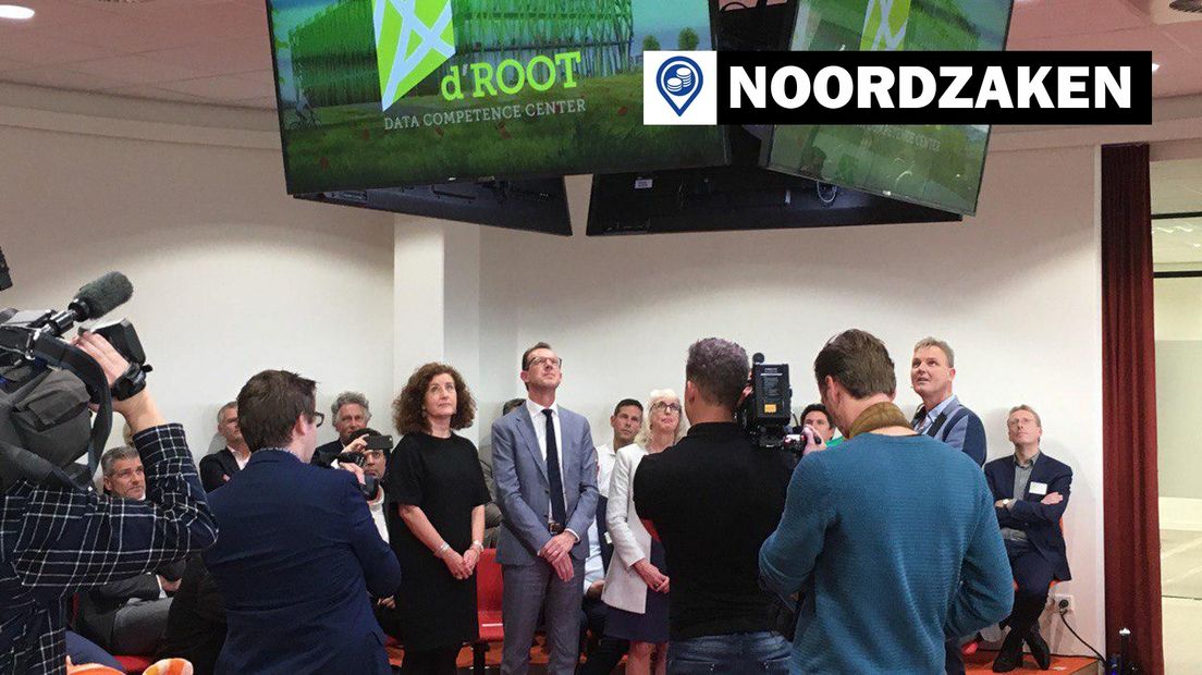 Onderwijsminister Ingrid van Engelshoven en Bytesnet-directeur Peter de Jong bij de opening