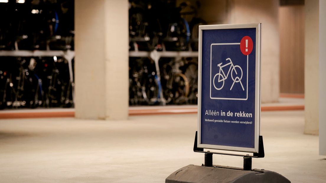 Een nieuw in- en uitchecksysteem voor fietsen moet opstoppingen tegengaan in de fietsenstalling op stations. Zogenaamde 'tags' worden vanaf vrijdag automatisch gelezen door nieuwe poortjes op het station in Harderwijk.