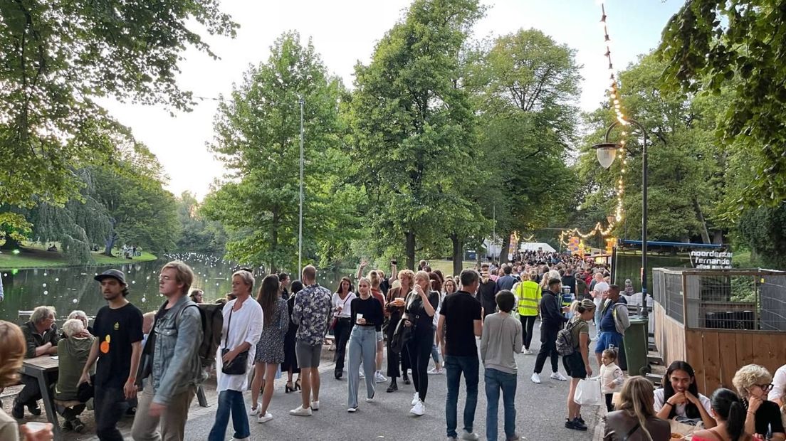 Flaneren, je ontkomt er niet aan op Noorderzon