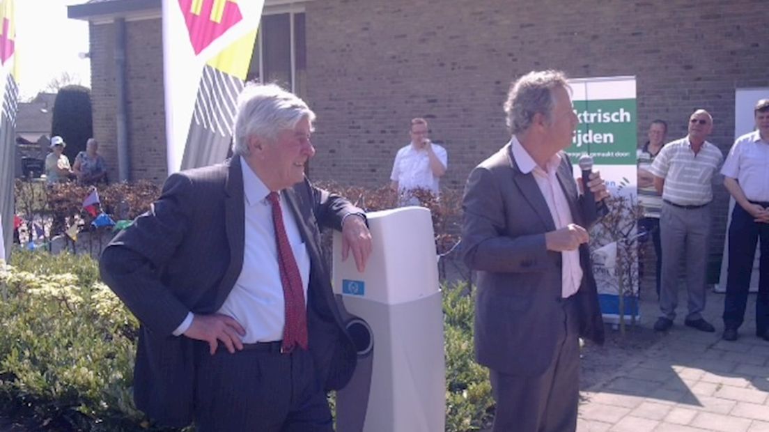Lubbers opent laadpunt