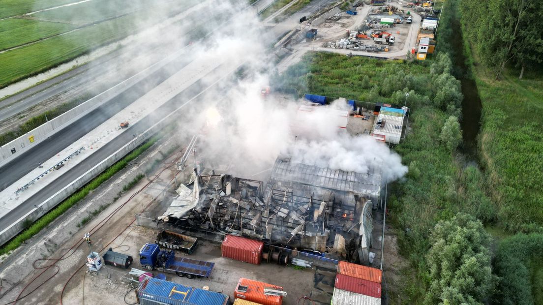 De brand ontstond op het bouwterrein langs de RijnlandRoute