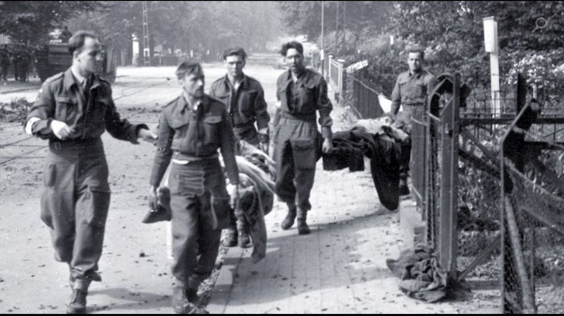 Gewonde soldaten bij Oosterbeek