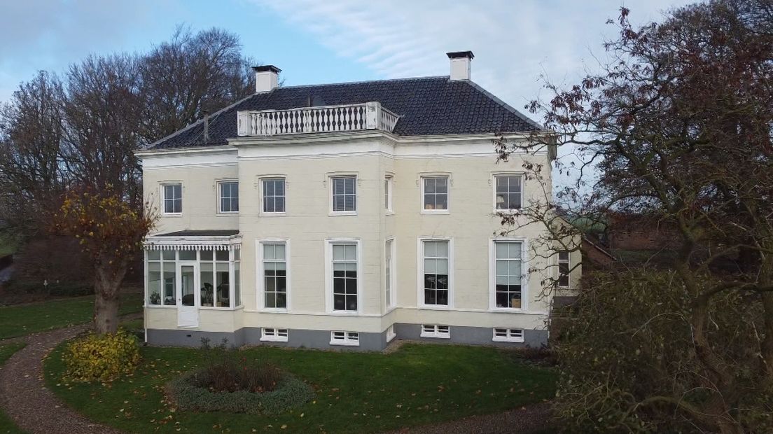 De gevel van de boerderij