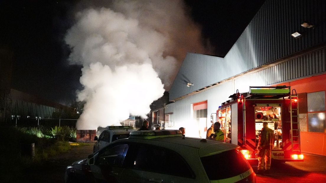 Hulpdiensten rukte uit voor een containerbrand in Nieuw-Amsterdam (Rechten: Van Oost Media)