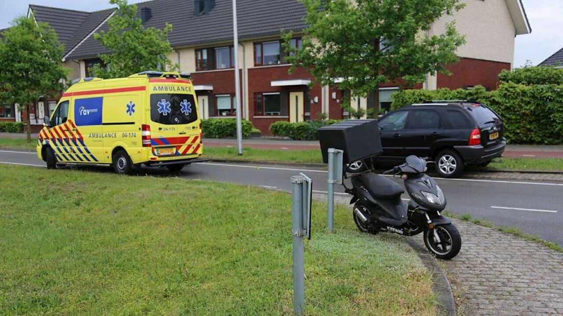 Een pizzakoerier ging in een bocht onderuit in Raalte