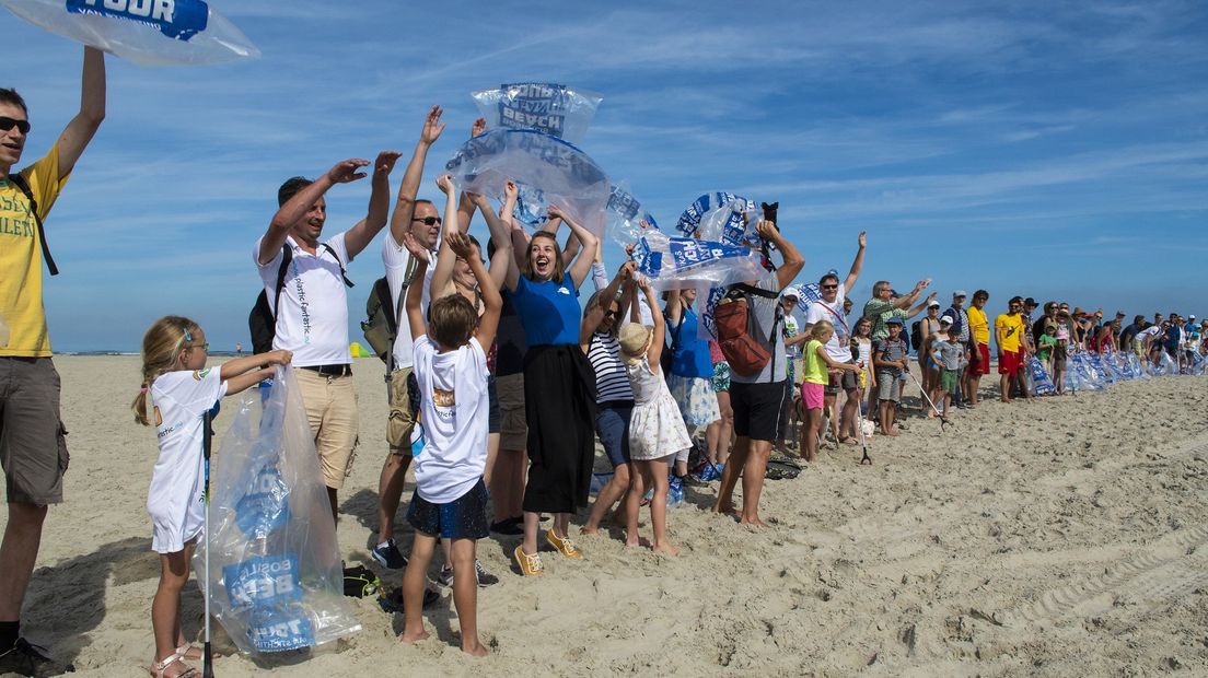 Op Schiermonnikoog is een start gemaakt met de Boskalis Beach Cleanup Tour.