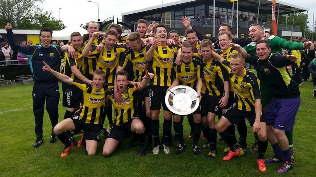 DOS'37 pakt historische titel en promoveert naar hoofdklasse RTV Oost DOS'37 pakt historische titel en promoveert naar hoofdklasse RTV Oost