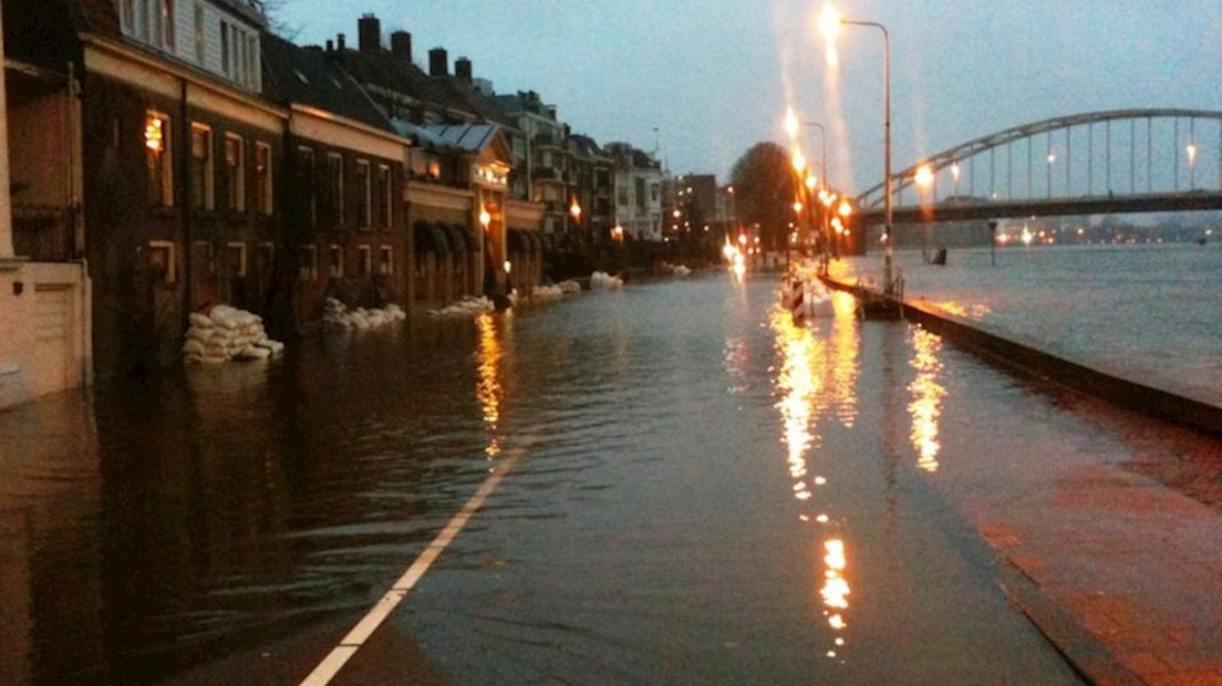 Deel Wellekade onder water
