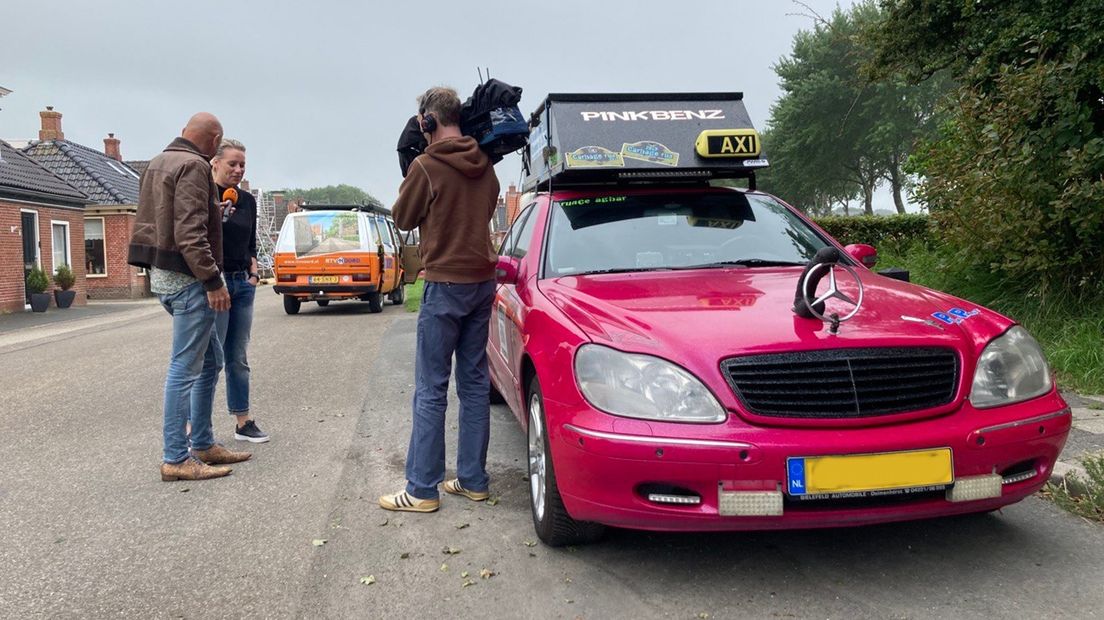 Annelies Baar in gesprek met Derk Bosscher over de Pinkbenz
