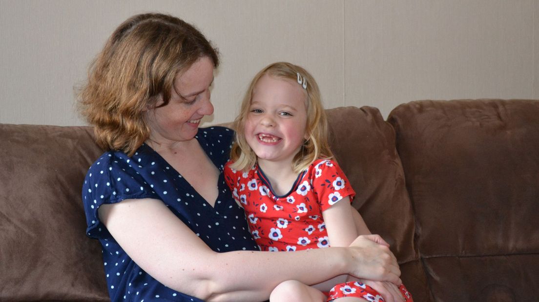 Sophia (6) en moeder Marlies schrijven een kinderboek over epilepsie