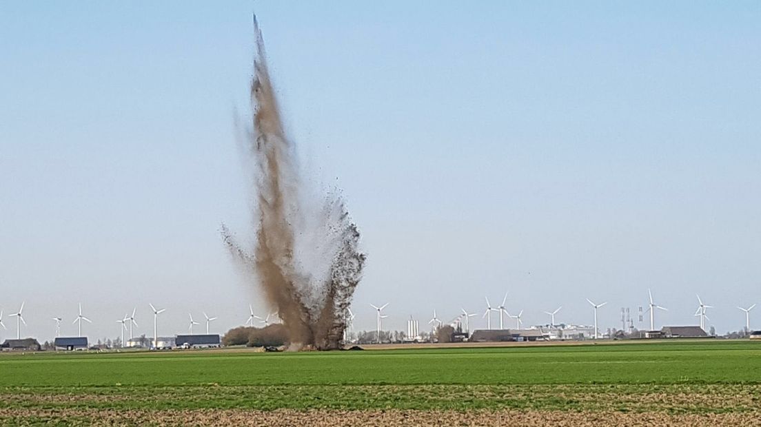Vliegtuigbom uit de Tweede Wereldoorlog tot ontploffing gebracht.