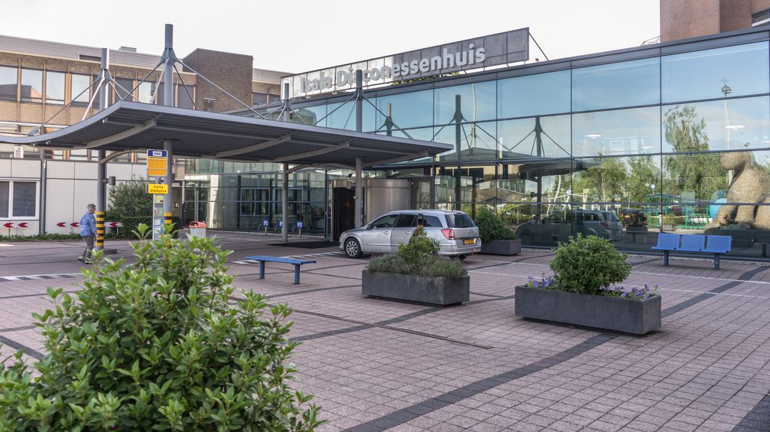 Ook op het terrein van het ziekenhuis mag niet meer gerookt worden (Rechten: Kim Stellingwerf/RTV Drenthe)