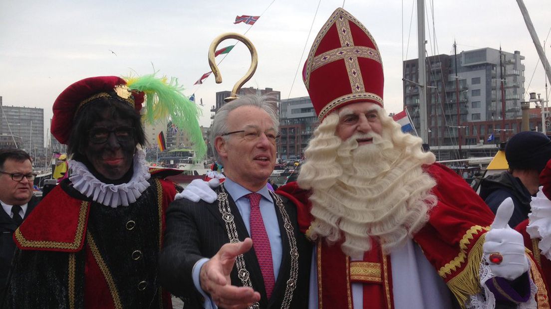 Sinterklaas met burgemeester van Aartsen in Scheveningen | Mariët Overdiep