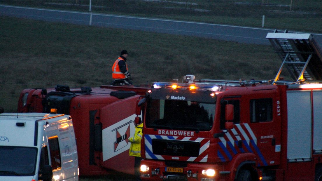 Gekantelde vrachtwagen A1
