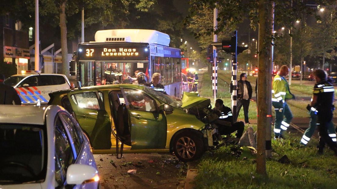 Veroorzaker Ongeval Loevesteinlaan Kan Zich Niets Herinneren, Auto Lag ...